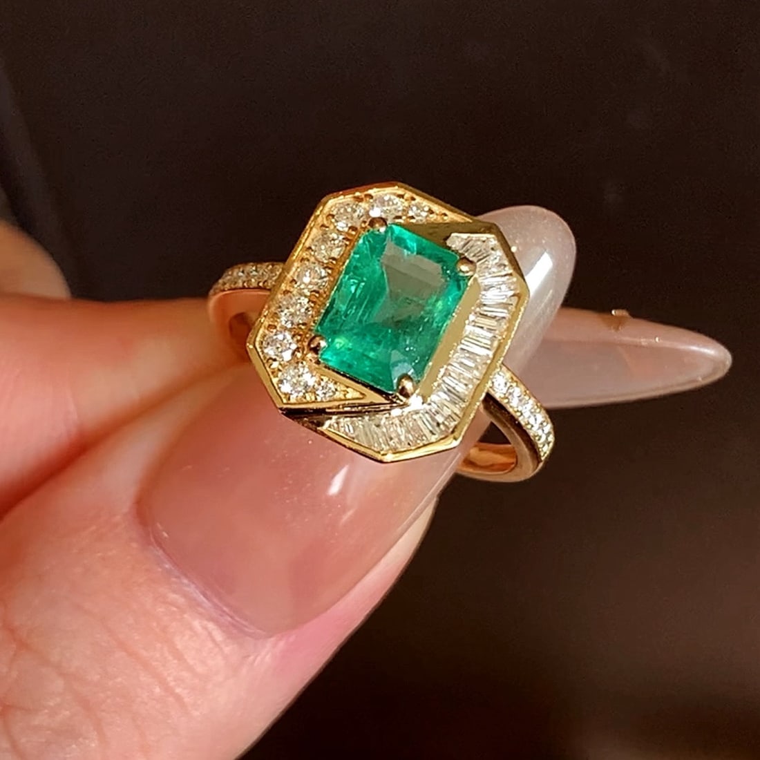 14k Gold 1.82 Ctw Natural Emerald & Diamond Ring - 6