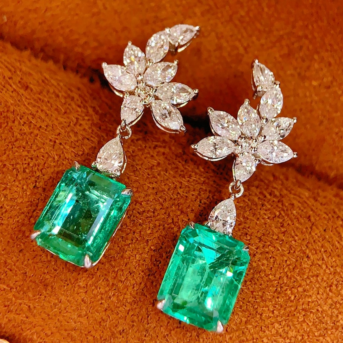 14k Gold 2.9 Ct Natural Emerald & Diamond Earrings - 3