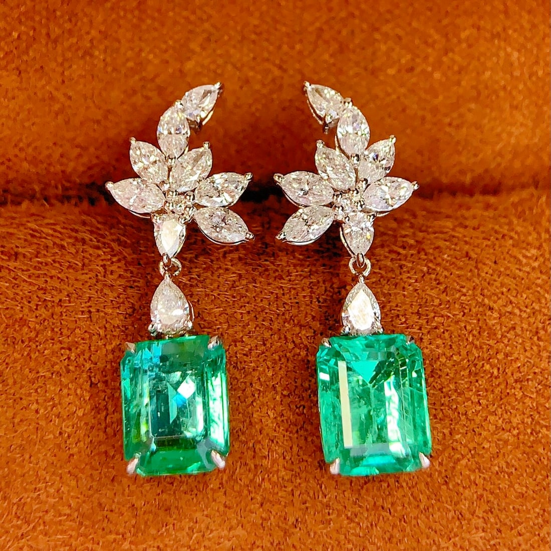 14k Gold 2.9 Ct Natural Emerald & Diamond Earrings - 4