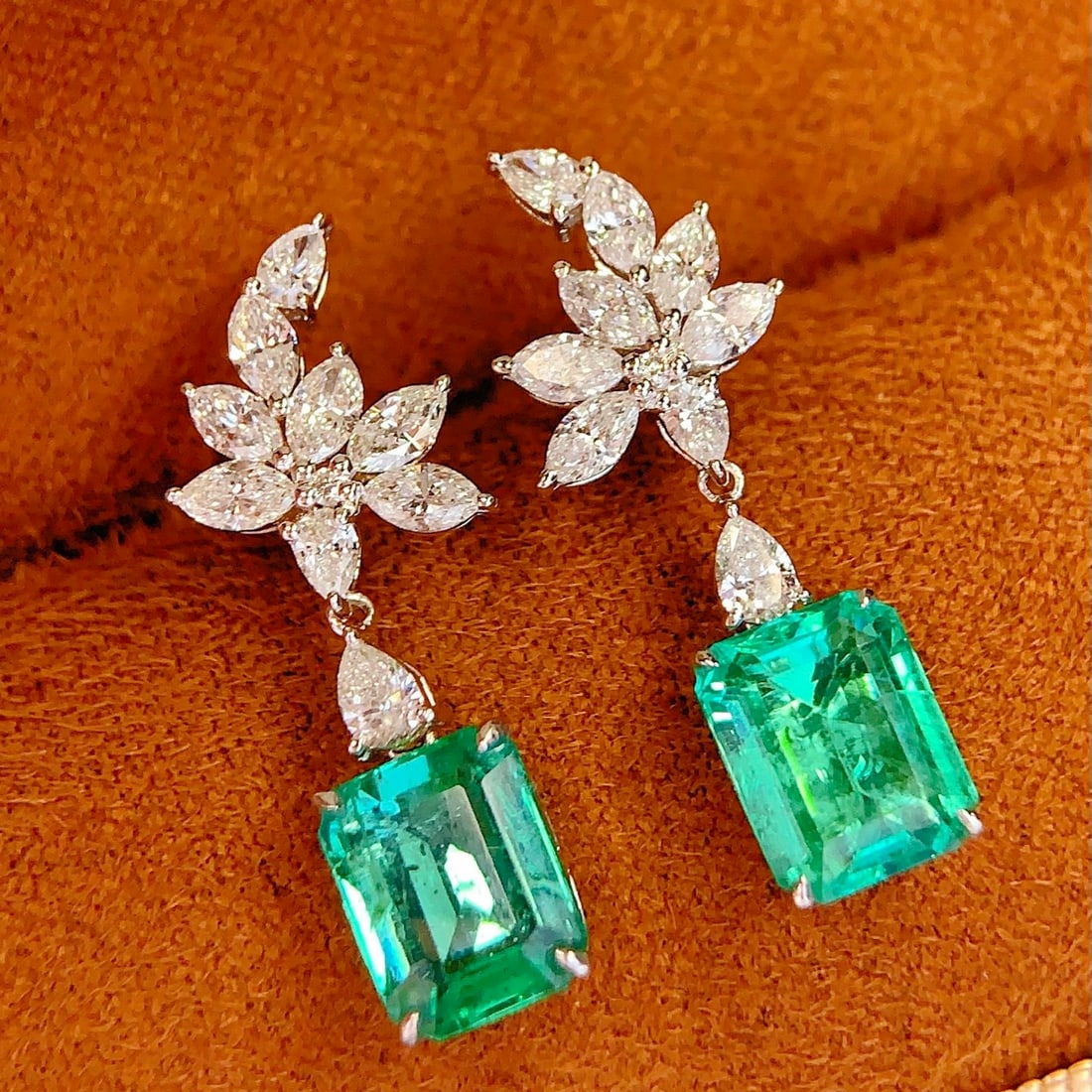 14k Gold 2.9 Ct Natural Emerald & Diamond Earrings - 5