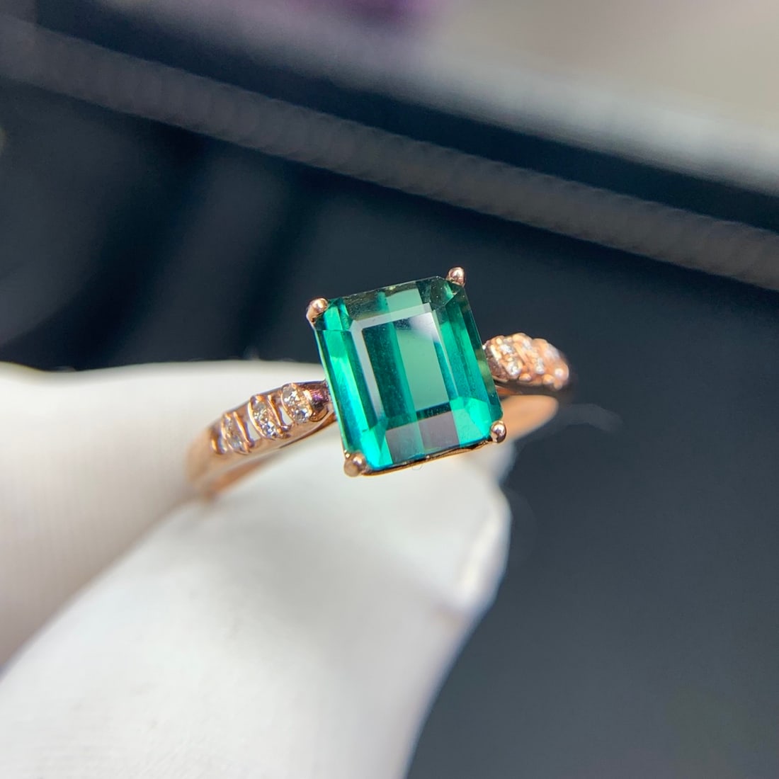 14k Gold 1.9 Ct Natural Tourmaline & Diamond Ring: Ref:231146388 // gold content:14k gold // ring size:7. 25us // // main gemstone:tourmaline // shape:octagonal // carat weight:1. 9ct // color:green // treatment:natural // // adjacent gemstone 2 :