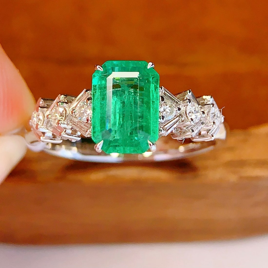14k Gold 1 Ct Natural Emerald & Diamond Ring - 2