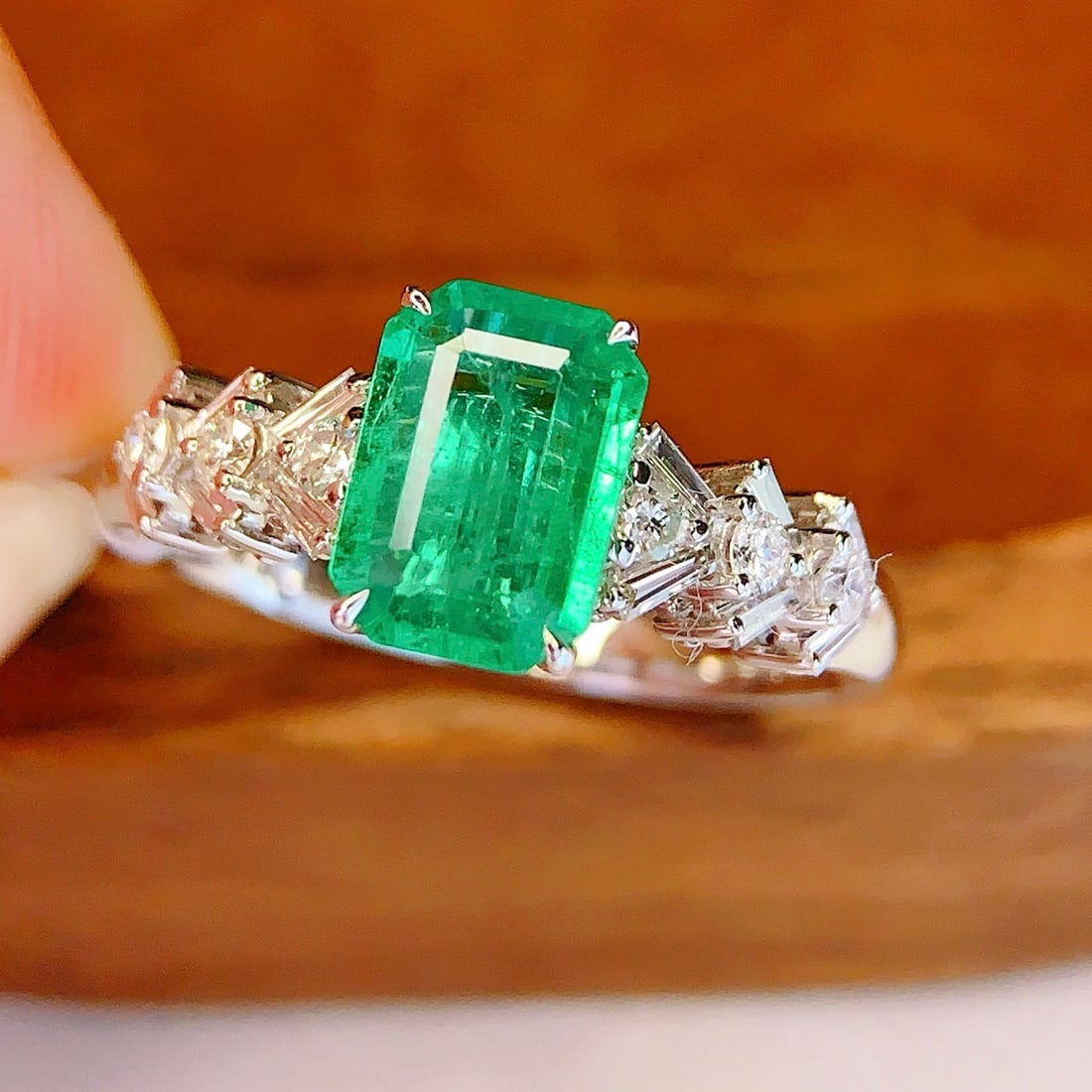 14k Gold 1 Ct Natural Emerald & Diamond Ring - 3