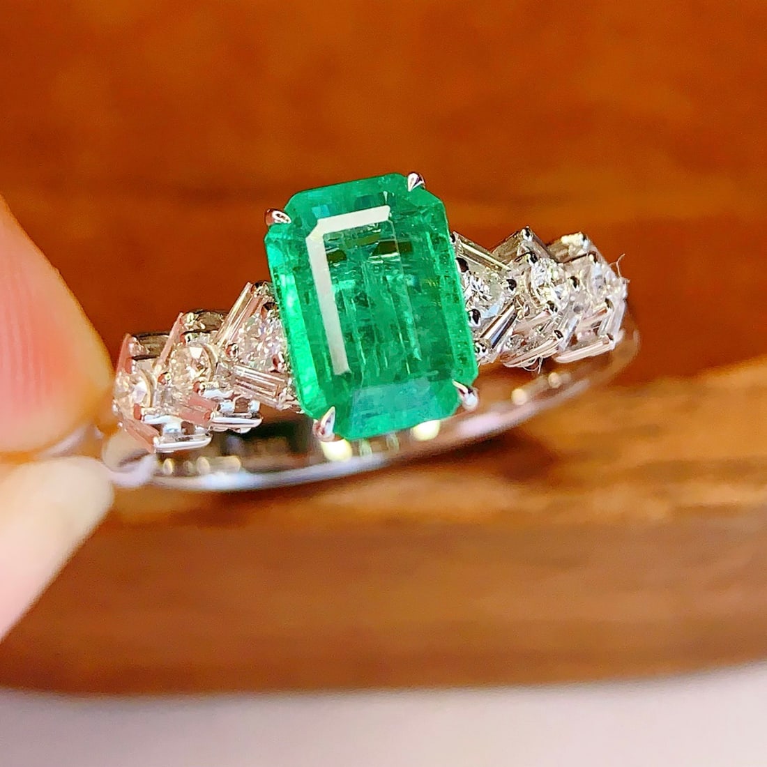 14k Gold 1 Ct Natural Emerald & Diamond Ring - 4