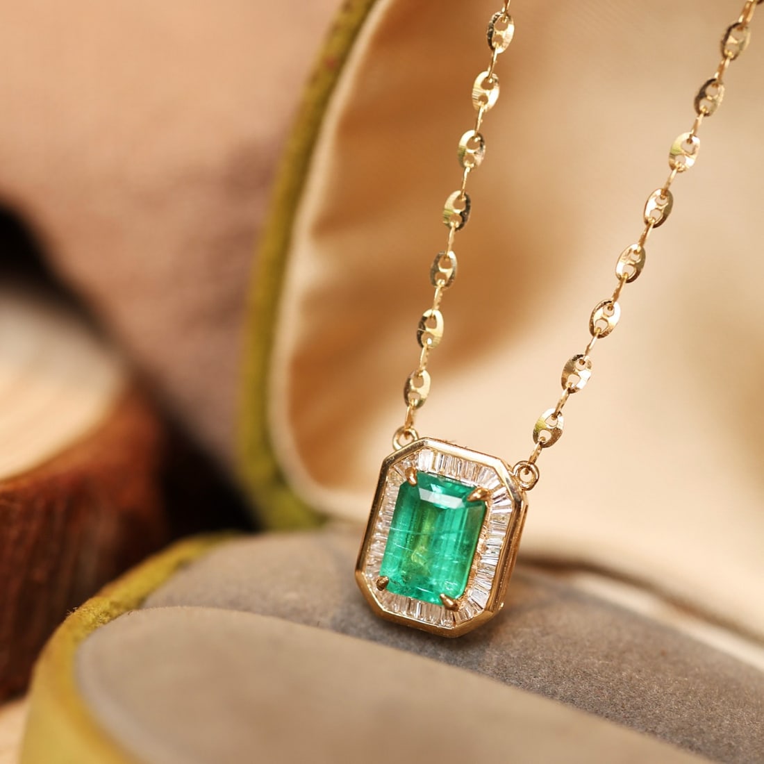 14k Gold 1.46 Ctw Natural Emerald & Diamond Necklace - 3