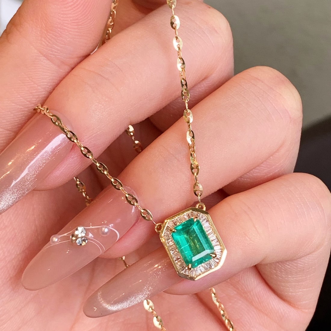 14k Gold 1.46 Ctw Natural Emerald & Diamond Necklace - 4
