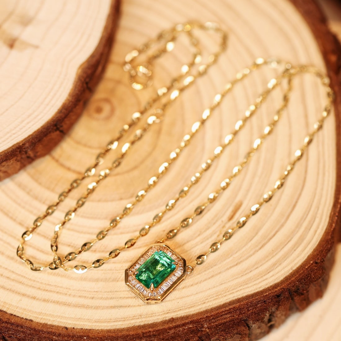 14k Gold 1.46 Ctw Natural Emerald & Diamond Necklace - 5