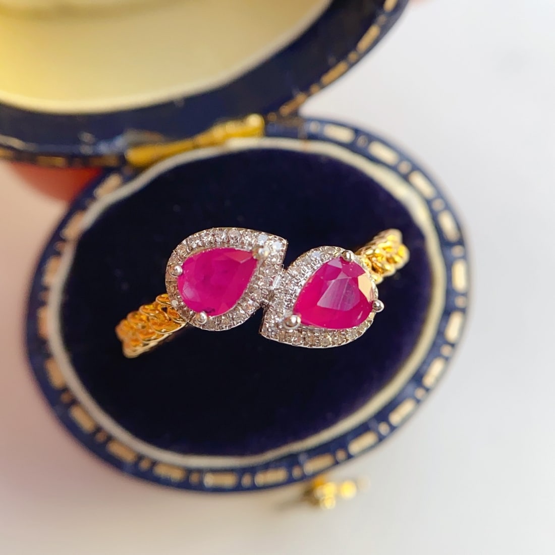 14k Gold 0.93 Ct Natural Ruby & Diamond Ring: Ref:231146418 // gold content:14k gold // ring size:7. 25us // // main gemstone:ruby // shape:pear // carat weight:0. 93ct // color:red // treatment:natural // // adjacent gemstone 2 : diamond //