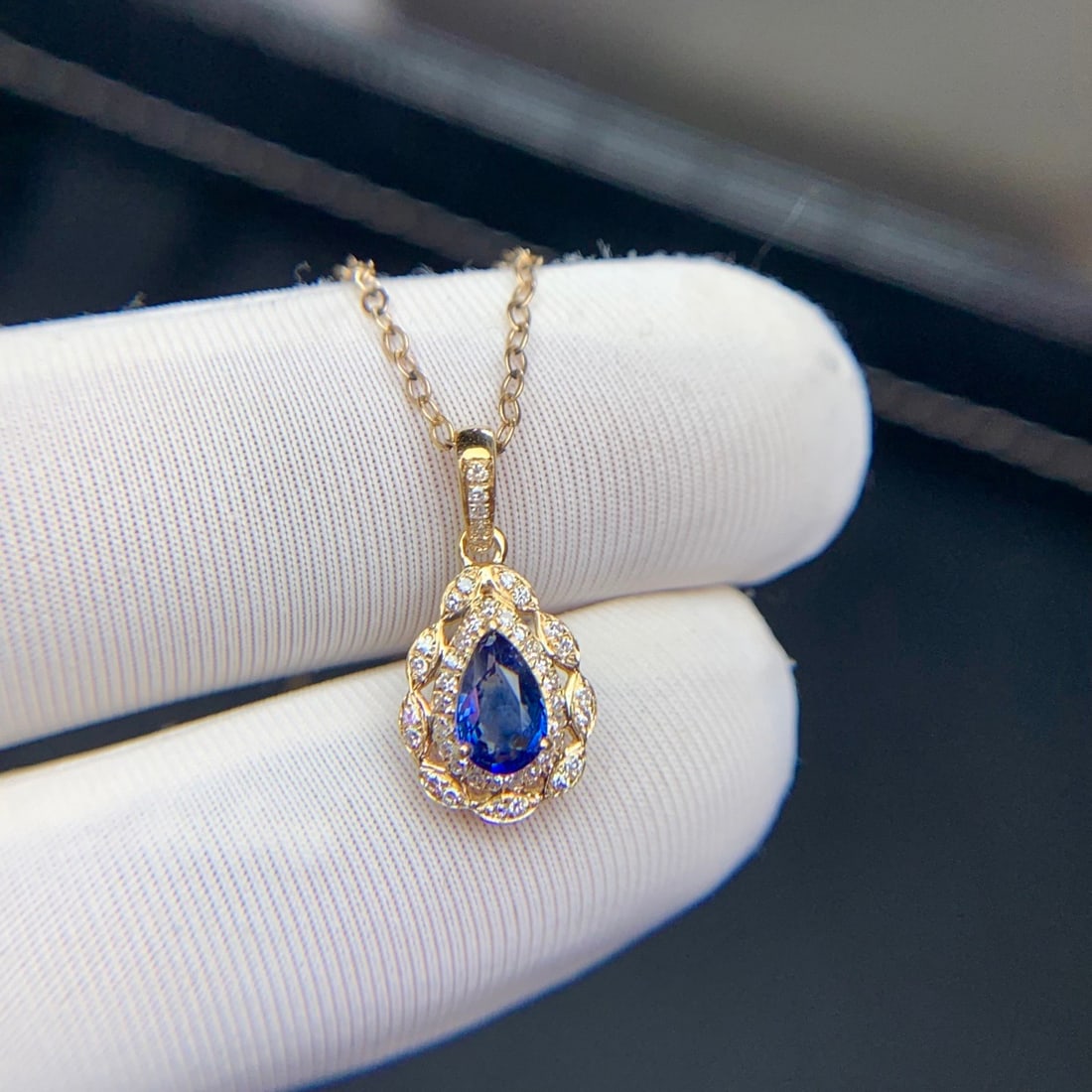 14k Gold 0.42 Ct Natural Sapphire & Diamond Pendant( Without Chain ): Ref:231146428 // gold content:14k gold // main gemstone:sapphire // shape:pear // carat weight:0. 42ct // color:blue // treatment:natural // // adjacent gemstone 2 : diamond // shape:round //