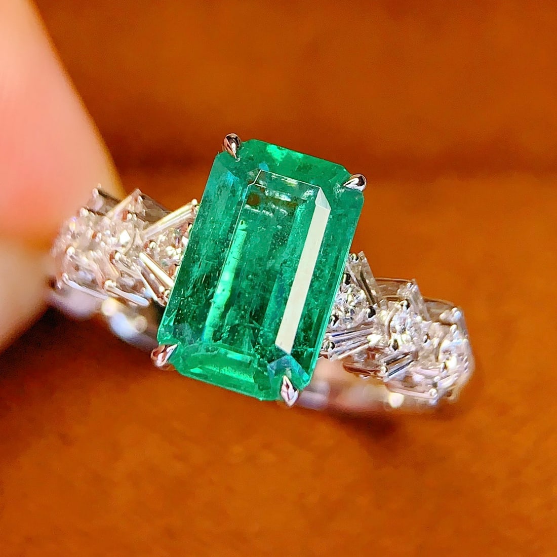 14k Gold 1.55 Ct Natural Emerald & Diamond Ring - 4