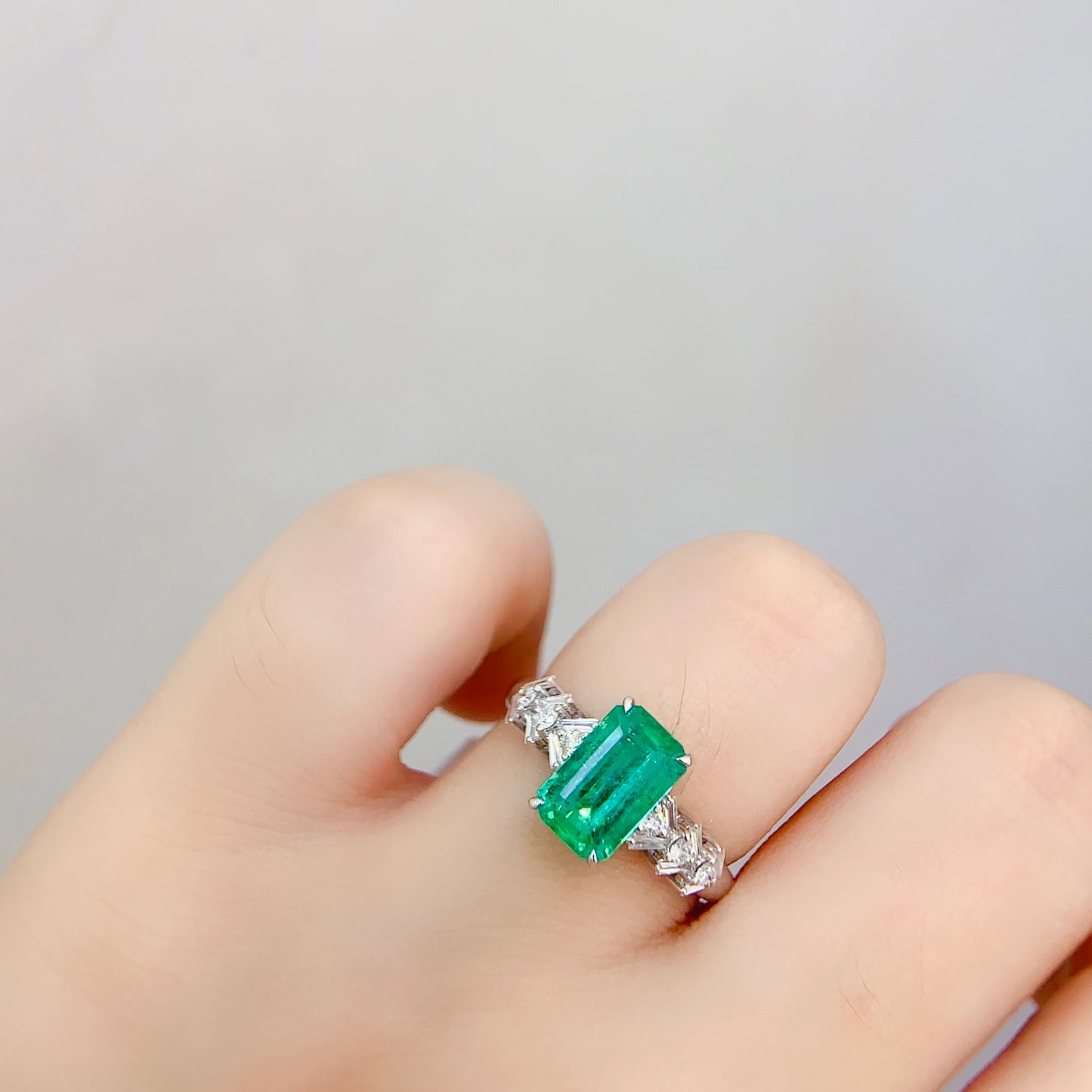 14k Gold 1.55 Ct Natural Emerald & Diamond Ring - 6