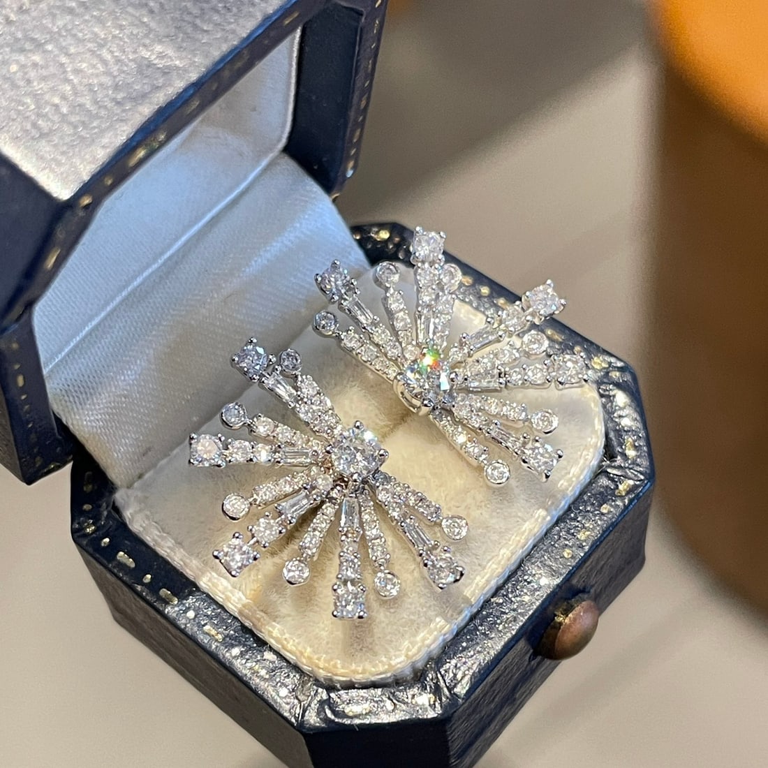 14k Gold 1.1 Ct Natural H Diamond Earrings: Ref:231146437 // gold content:14k gold // main gemstone:diamond // shape:multiple // carat weight:1. 1ct // clarity grade:vs-si // color:h // treatment:natural // High Estimate: 6300Condition: