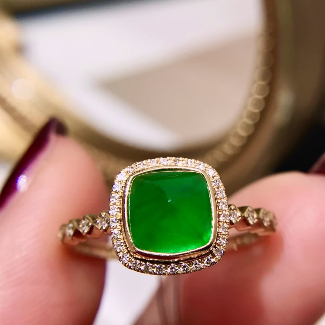 14k Gold 2 Ct Natural Emerald & Diamond Ring: Ref:231146450 // gold content:14k gold // ring size:7. 25us // // main gemstone:emerald // shape:sugar-loaf // carat weight:2ct // color:green // treatment:natural // // adjacent gemstone 2 : diamond