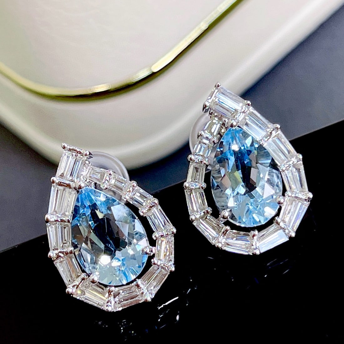 14k Gold 4.75 Ctw Natural Aquamarine & Diamond Earrings: Ref:230973033 // gold content:14k gold // main gemstone:aquamarine // shape:pear // carat weight:3. 7ct // color:blue // treatment:natural // // adjacent gemstone 2 : diamond // shape:baguette // cara