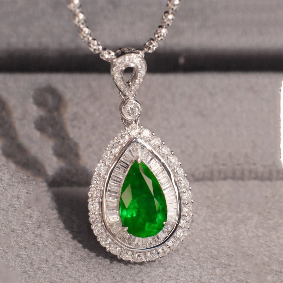 14k Gold 2.88 Ctw Vivid Green Natural Emerald & Diamond Pendant( Without Chain ) - 4