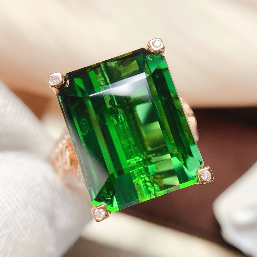 14k Gold 18.31 Ct Natural Tourmaline & Diamond Ring: Ref:230973064 // gold content:14k gold // ring size:7. 25us // // main gemstone:tourmaline // shape:octagonal // carat weight:18. 31ct // color:green // treatment:natural // // adjacent gemstone 2 :