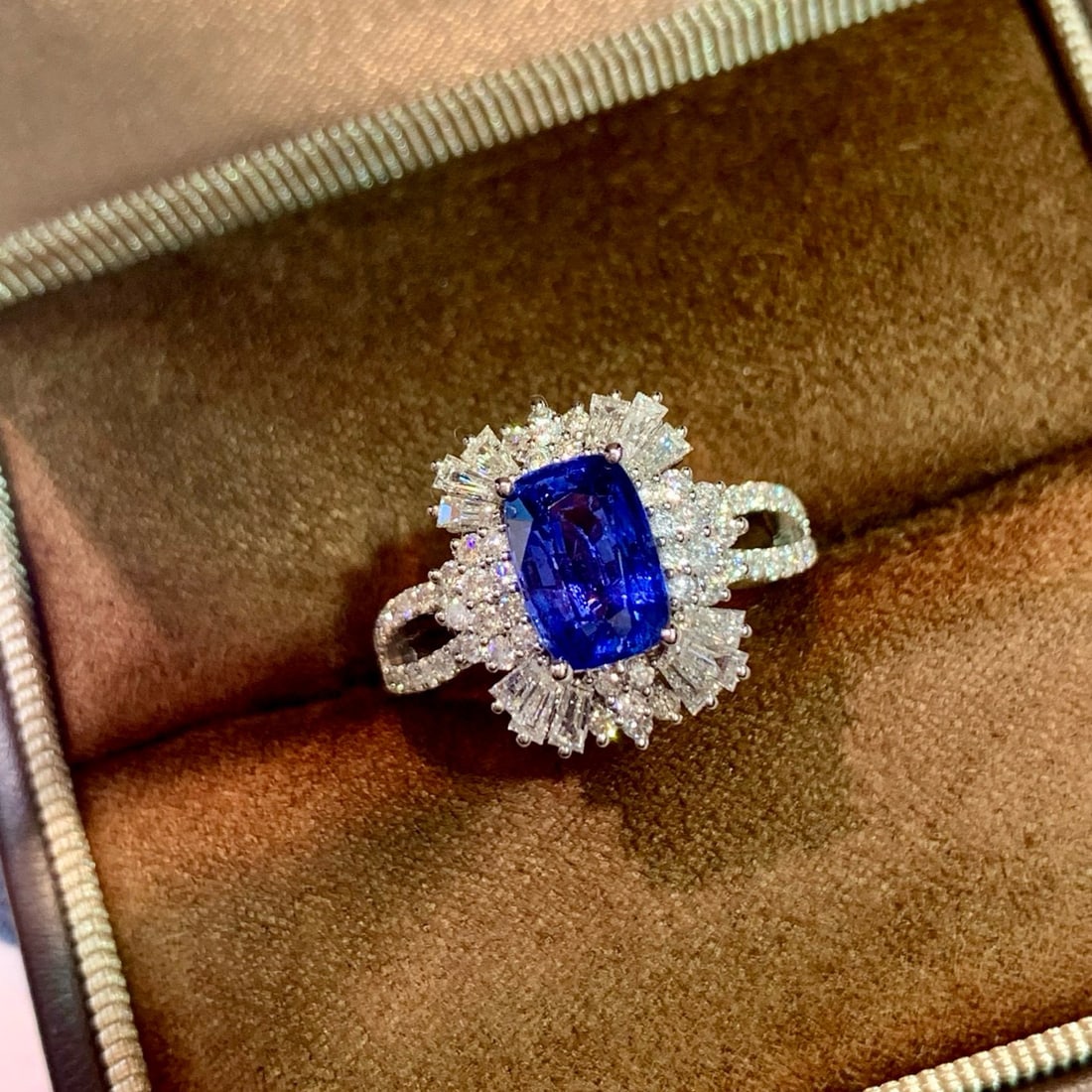 14k Gold 2.88 Ctw Natural Sapphire & Diamond Ring - 3