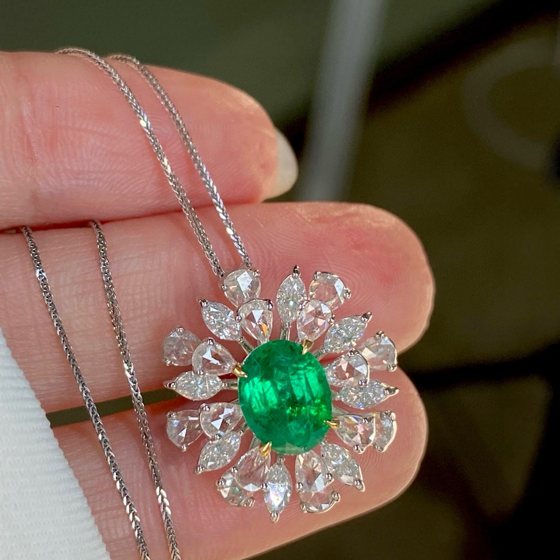 14k Gold 4.14 Ctw Vivid Green Natural Emerald & Diamond Ring/pendant( Without Chain ) - 2