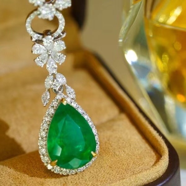 14k Gold 6.94 Ct Vivid Green Natural Emerald & Diamond Pendant( Without Chain ) - 5