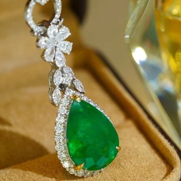 14k Gold 6.94 Ct Vivid Green Natural Emerald & Diamond Pendant( Without Chain ) - 6