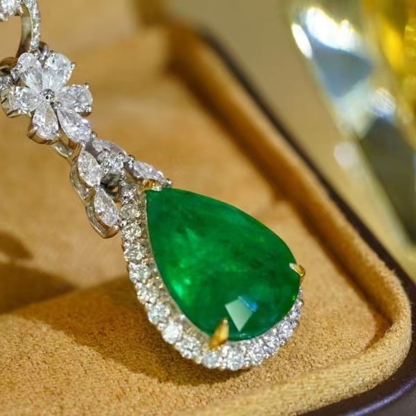 14k Gold 6.94 Ct Vivid Green Natural Emerald & Diamond Pendant( Without Chain ) - 7