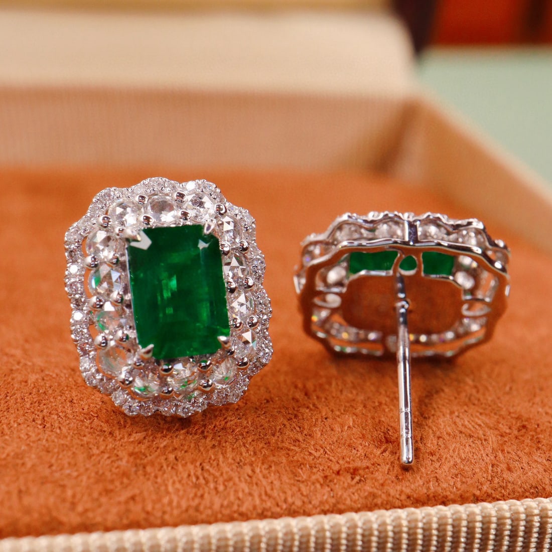 14k Gold 2.73 Ctw Vivid Green Natural Emerald & Diamond Earrings - 4