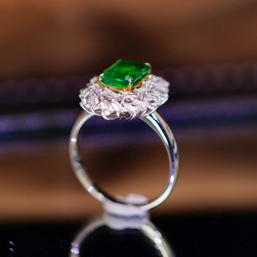 14k Gold 2.38 Ctw Vivid Green Natural Emerald & Diamond Ring - 6