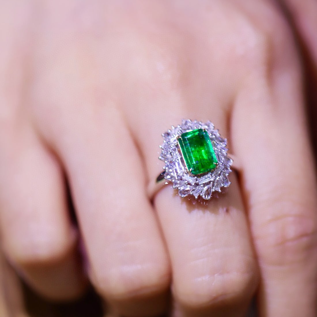 14k Gold 2.38 Ctw Vivid Green Natural Emerald & Diamond Ring - 8