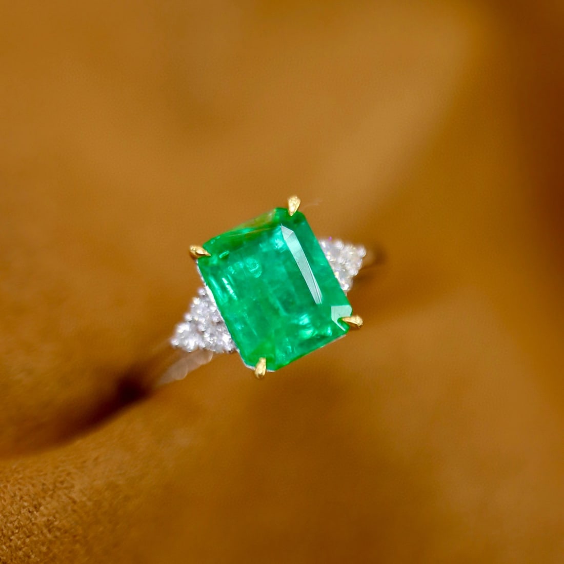 14k Gold 2.70 Ctw Natural Emerald & Diamond Ring - 2