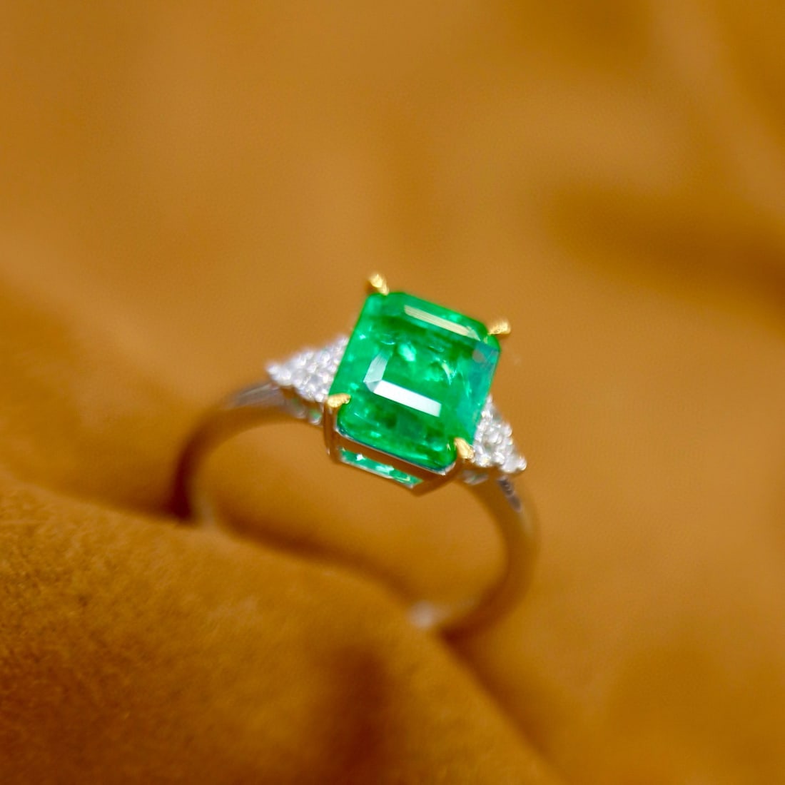 14k Gold 2.70 Ctw Natural Emerald & Diamond Ring - 5