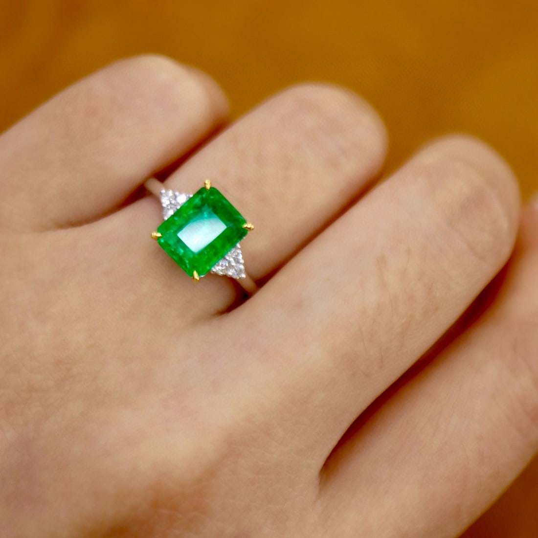 14k Gold 2.70 Ctw Natural Emerald & Diamond Ring - 6