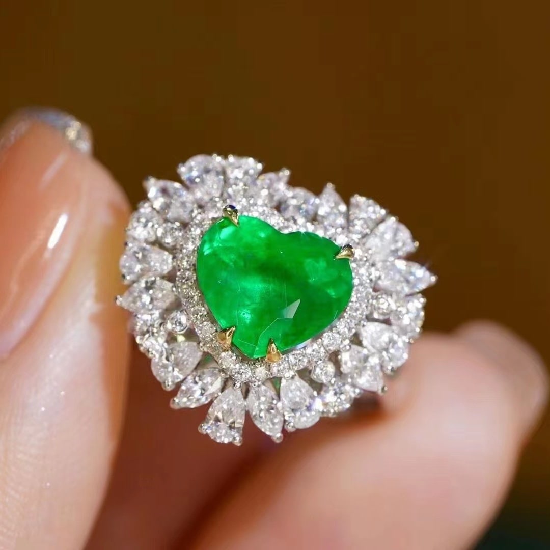 14k Gold 3.84 Ctw Vivid Green Natural Emerald & Diamond Ring - 2