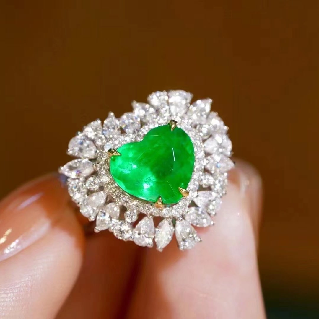 14k Gold 3.84 Ctw Vivid Green Natural Emerald & Diamond Ring - 3