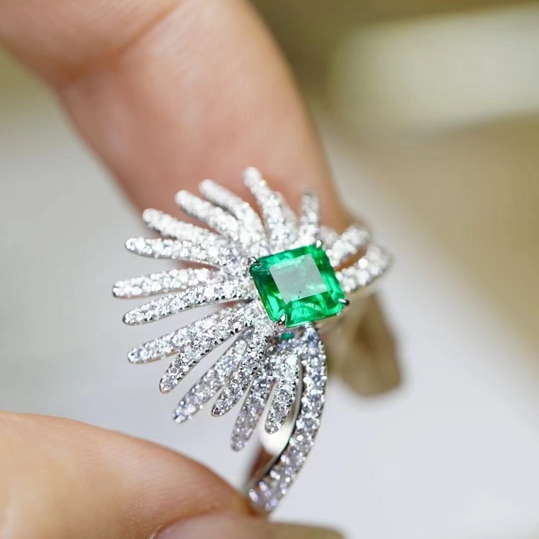 14k Gold 0.83 Ct Vivid Green Natural Emerald & Diamond Ring - 2
