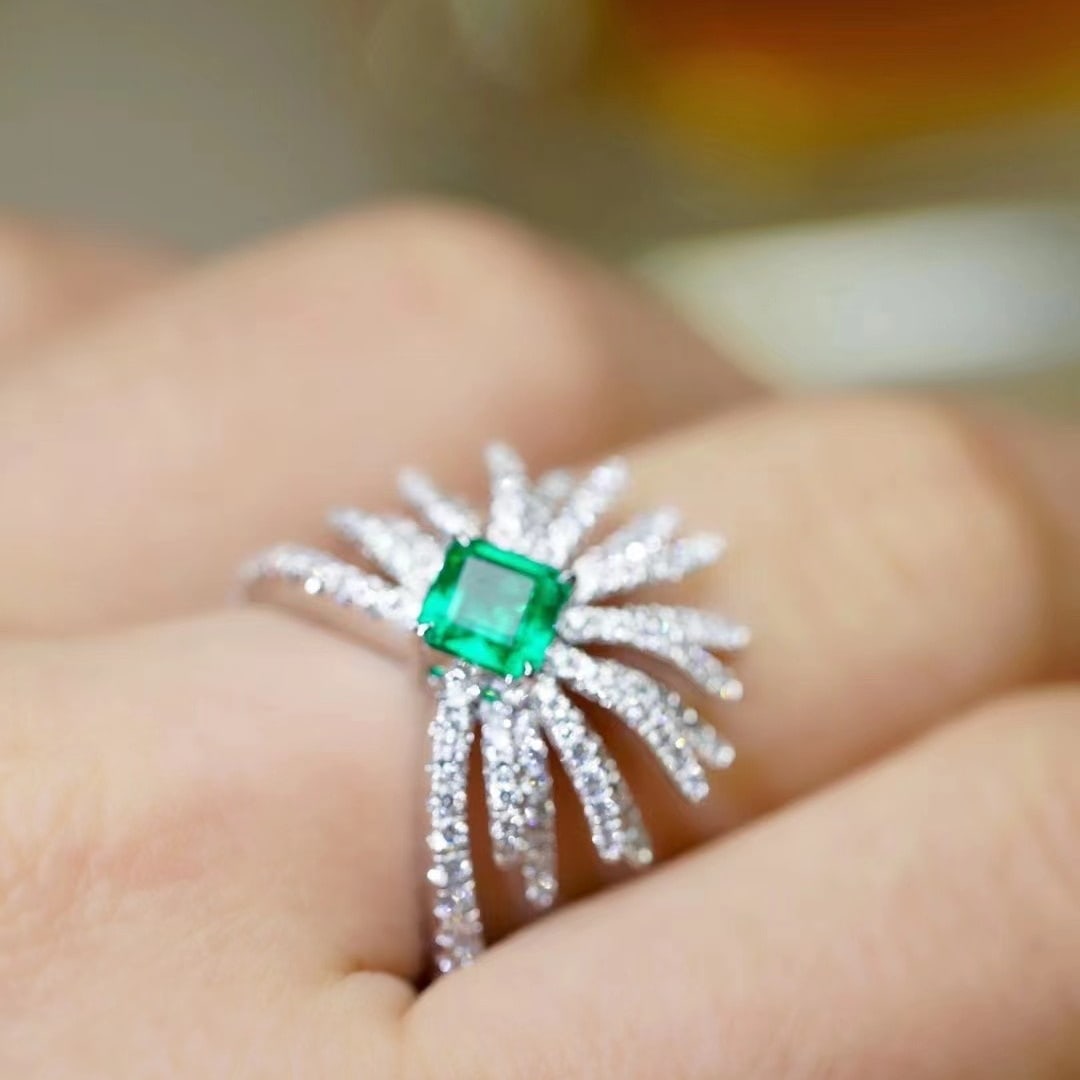 14k Gold 0.83 Ct Vivid Green Natural Emerald & Diamond Ring - 4