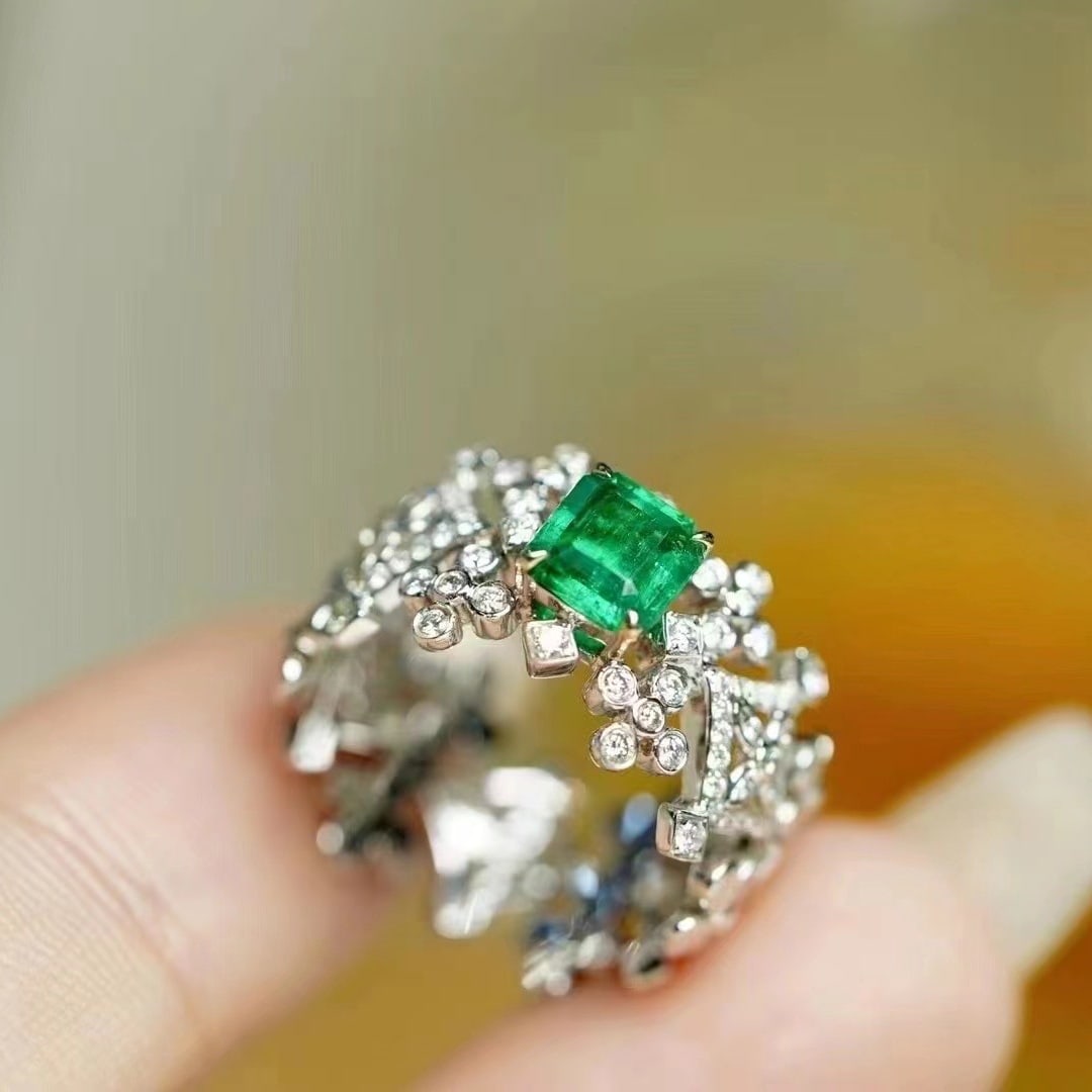 14k Gold 0.74 Ct Vivid Green Natural Emerald & Diamond Ring - 2