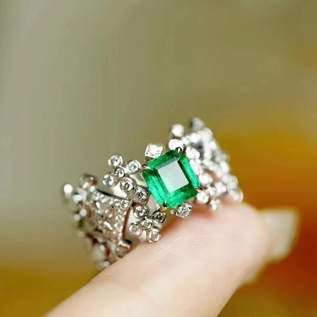 14k Gold 0.74 Ct Vivid Green Natural Emerald & Diamond Ring - 5