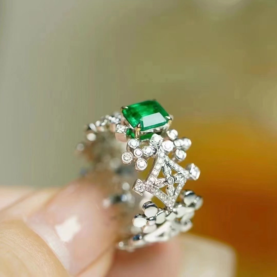 14k Gold 0.74 Ct Vivid Green Natural Emerald & Diamond Ring - 6