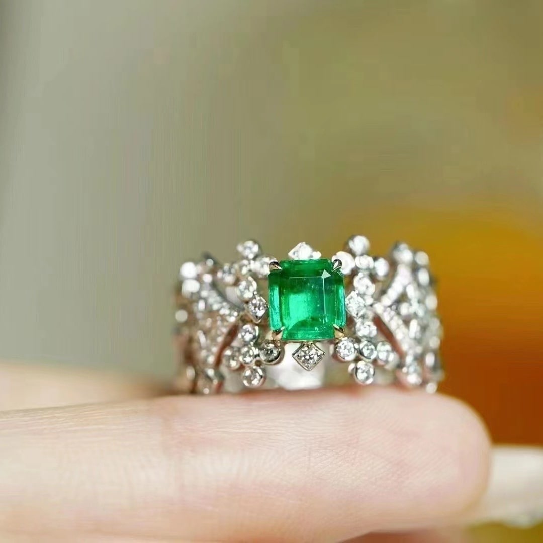 14k Gold 0.74 Ct Vivid Green Natural Emerald & Diamond Ring - 9