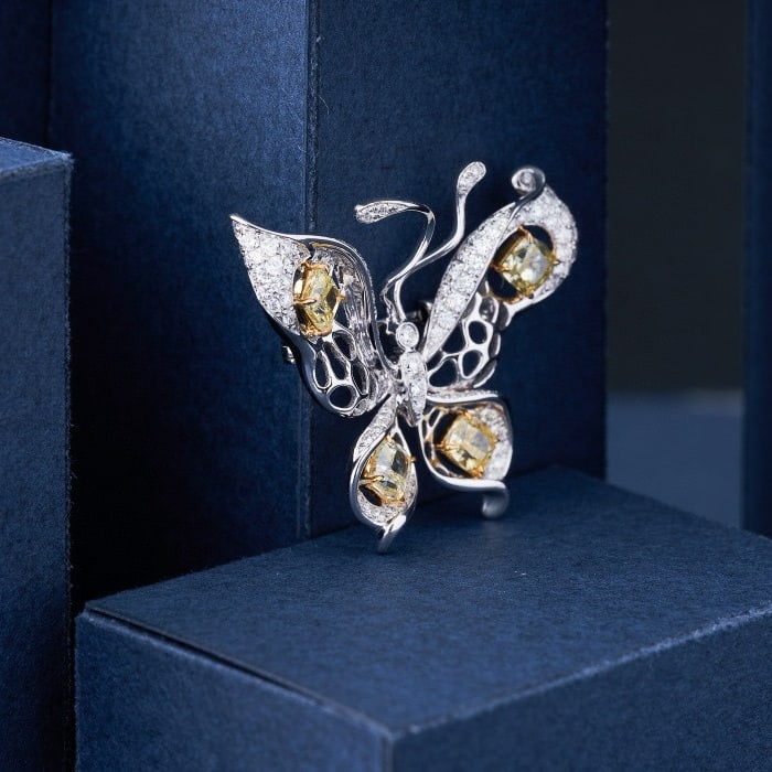 14k Gold 2.08 Ctw Natural Yellow Diamond & Diamond Brooch/pendant( Without Chain ): Ref:230974070 // gold content:14k gold // main gemstone:yellow diamond // shape:cushion // carat weight:1. 33ct // color:yellow // treatment:natural // // adjacent gemstone 2 : diamond // shape:round 