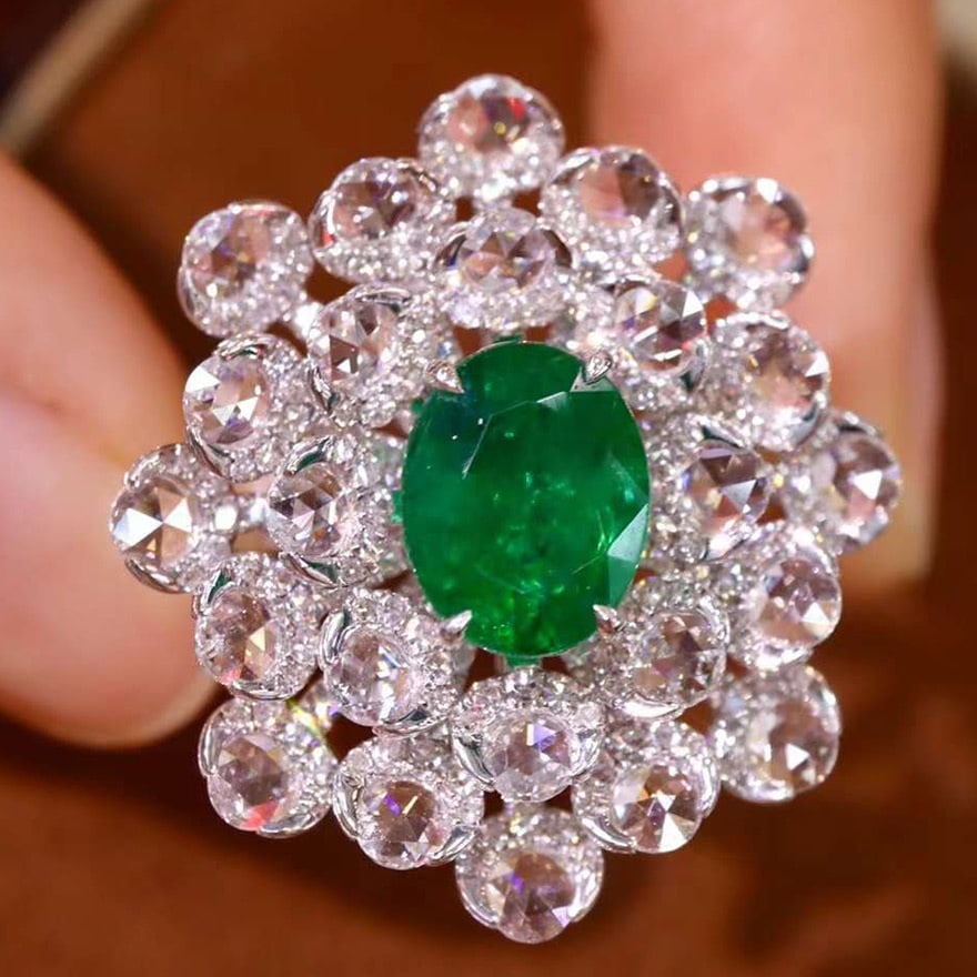 14k Gold 3.12 Ctw Vivid Green Natural Emerald & Diamond Ring: Ref:230974078 // gold content:14k gold // ring size:7. 25us // // main gemstone:emerald // shape:oval // carat weight:1. 82ct // color:vivid green // treatment:natural // // adjacent gemstone 2 : diam