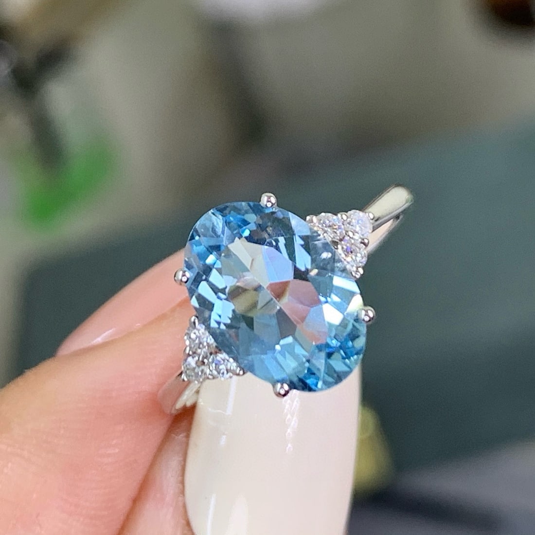 14k Gold 2.36 Ctw Natural Aquamarine & Diamond Ring: Ref:230974142 // gold content:14k gold // ring size:7. 25us // // main gemstone:aquamarine // shape:oval // carat weight:2. 24ct // color:santa maria color // treatment:natural // // adjacent gemstone