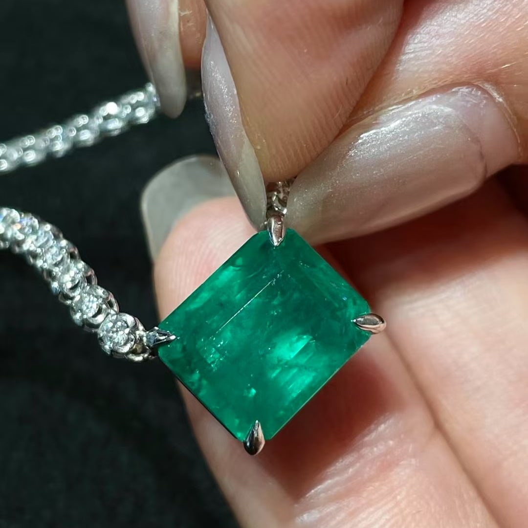 14k Gold 8 Ctw Natural Emerald & Diamond Necklace - 3