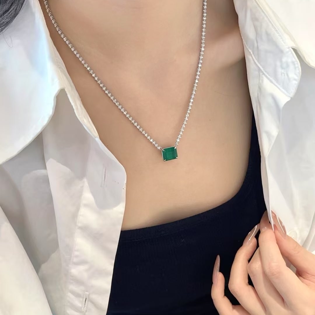 14k Gold 8 Ctw Natural Emerald & Diamond Necklace - 4
