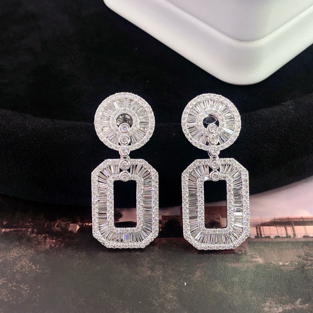 14k Gold 3.98 Ctw Natural H Diamond Earrings: Ref:230974229 // gold content:14k gold // main gemstone:diamond // shape:baguette // carat weight:2. 16ct // clarity grade:vs-si // color:h // treatment:natural // // adjacent gemstone 2 : diamond // 