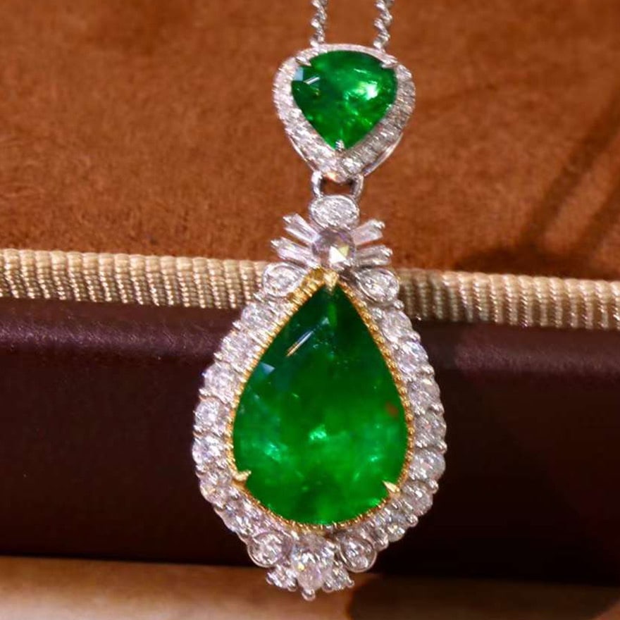 14k Gold 3.22 Ctw Vivid Green Natural Emerald & Diamond Pendant( Without Chain ) - 3