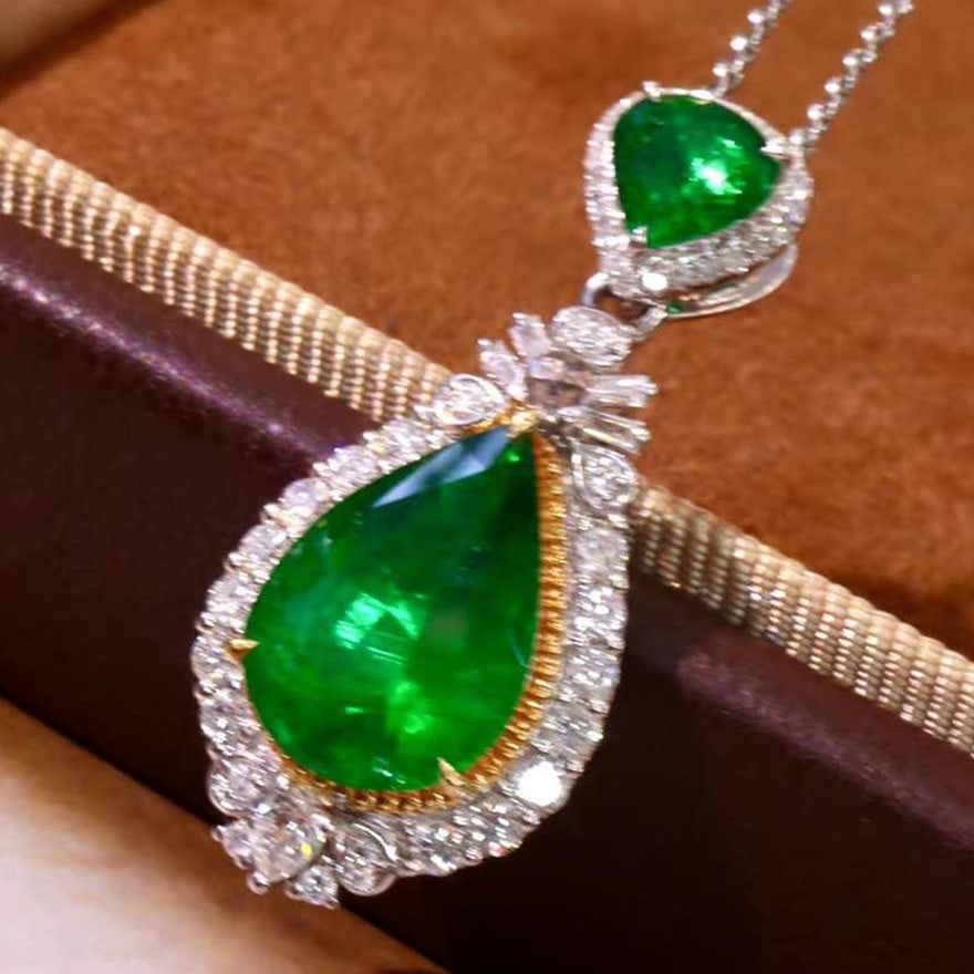 14k Gold 3.22 Ctw Vivid Green Natural Emerald & Diamond Pendant( Without Chain ) - 4