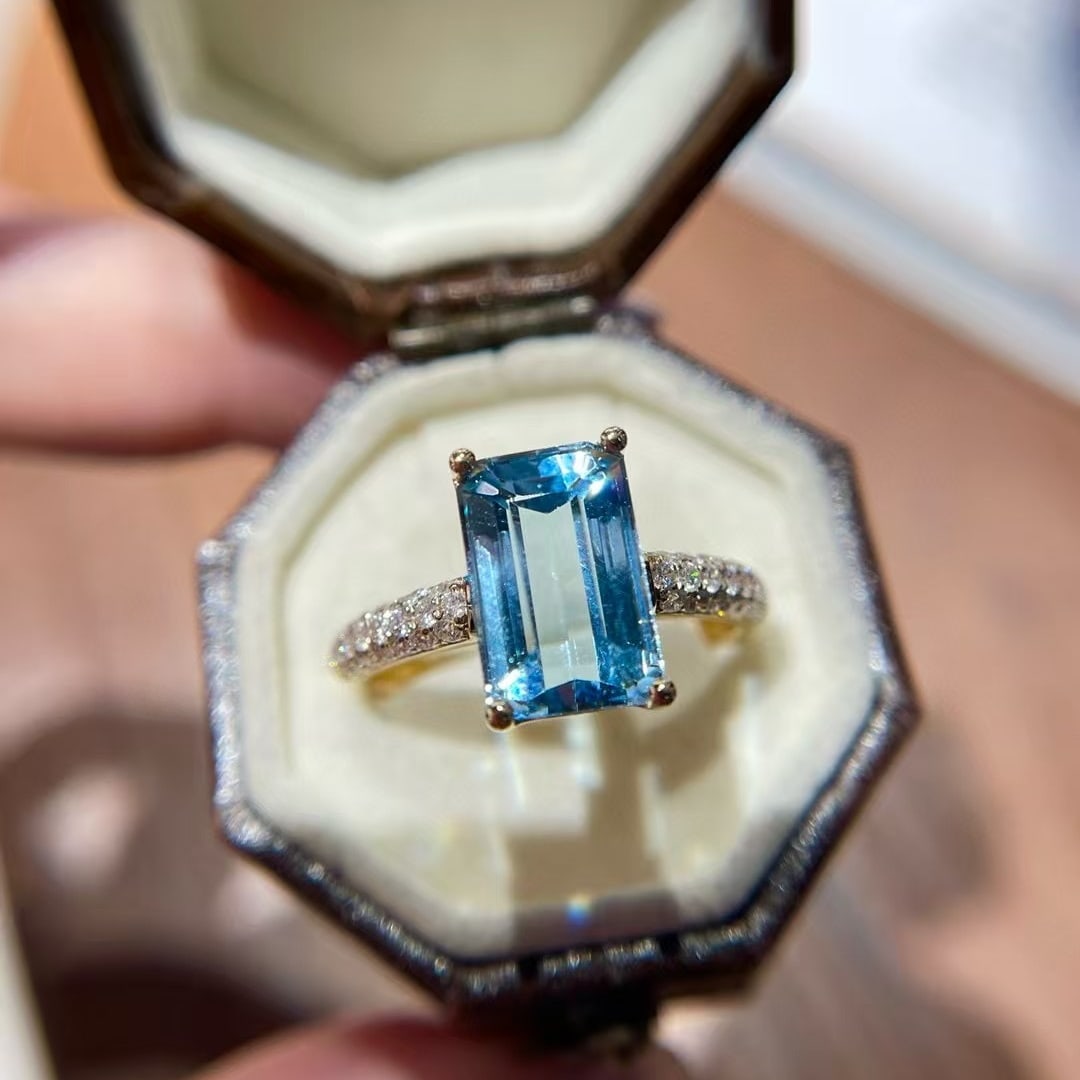 14k Gold 2.72 Ct Natural Aquamarine & Diamond Ring: Ref:230974286 // gold content:14k gold // ring size:7. 25us // // main gemstone:aquamarine // shape:octagonal // carat weight:2. 72ct // color:santa maria color // treatment:natural // // adjacent gem