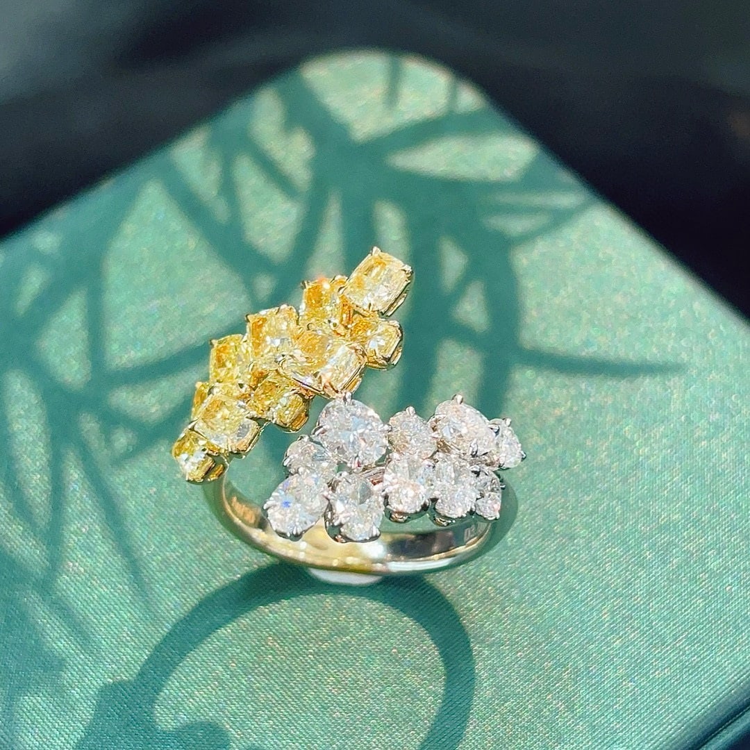 14k Gold 3.70 Ct Natural Yellow Diamond & Diamond Ring: Ref:230974301 // gold content:14k gold // ring size:7. 25us // // main gemstone:yellow diamond // shape:cushion // carat weight:3. 70ct // color:yellow // treatment:natural // // adjacent gemstone 2 :