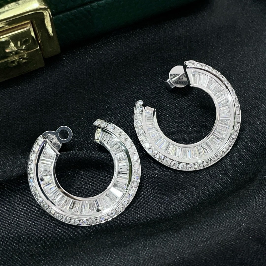 14k Gold 3.85 Ctw Natural H Diamond Earrings: Ref:230974326 // gold content:14k gold // main gemstone:diamond // shape:baguette // carat weight:2. 40ct // clarity grade:vs-si // color:h // treatment:natural // // adjacent gemstone 2 : diamond // 
